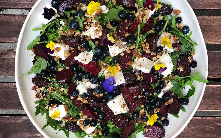 DELICIOASA SALATA DE SFECLĂ ROȘIE ȘI AFINE